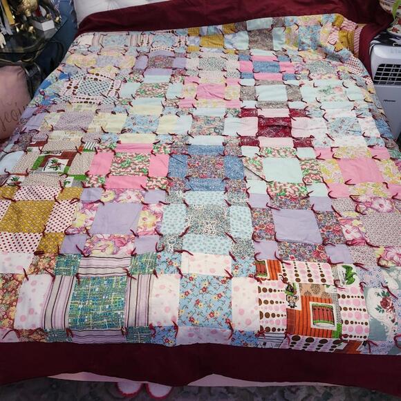 Cozy Handmade Patchwork Quilt Blanket - Picture 2 of 12